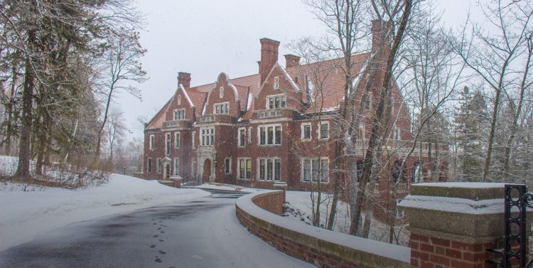 Manson_Front_Christmas-2000x1006