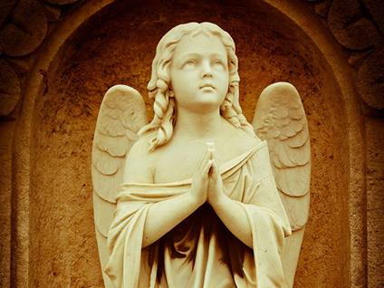 angelstatuechildprayingcreditShutterstockcom